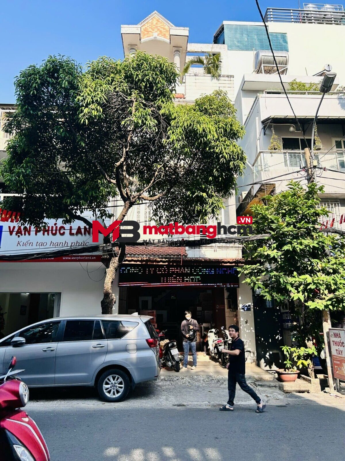 Mặt tiền số 2, Đường C18, Quận Tân Bình