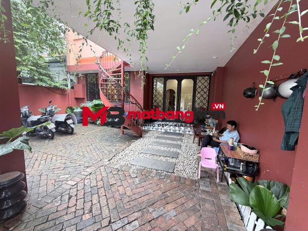 Cho thuê nhà mặt tiền 19 Đặng Tất quận 1